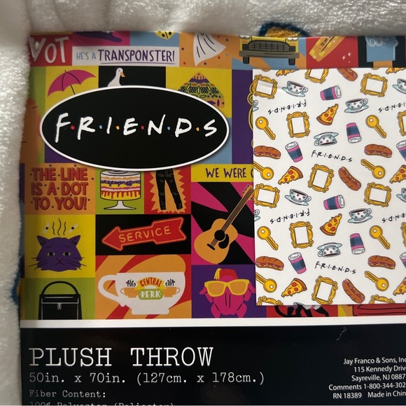 FRIENDS TV Show white Plush Throw Blanket. 50x70 NEW - Picture 2 of 2